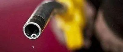 国内成品油价格最新调整：汽、柴油每吨分别降低230元、220元