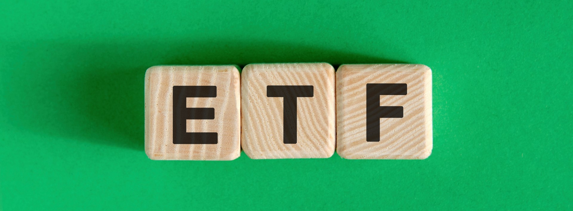 股票ETF单日资金净流出超22亿元
